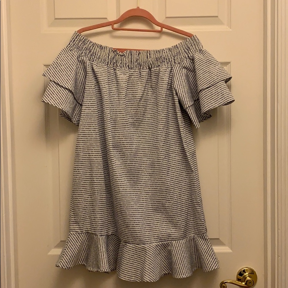 Ruffled shoulder summer dress